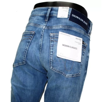 Męskie jeansy Calvin Klein 026 - Modern Classics - Below Waist Slim Leg - Ghana Blue - J30J3116881