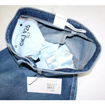 Męskie jeansy Calvin Klein 026 - Modern Classics - Below Waist Slim Leg - Ghana Blue - J30J3116881